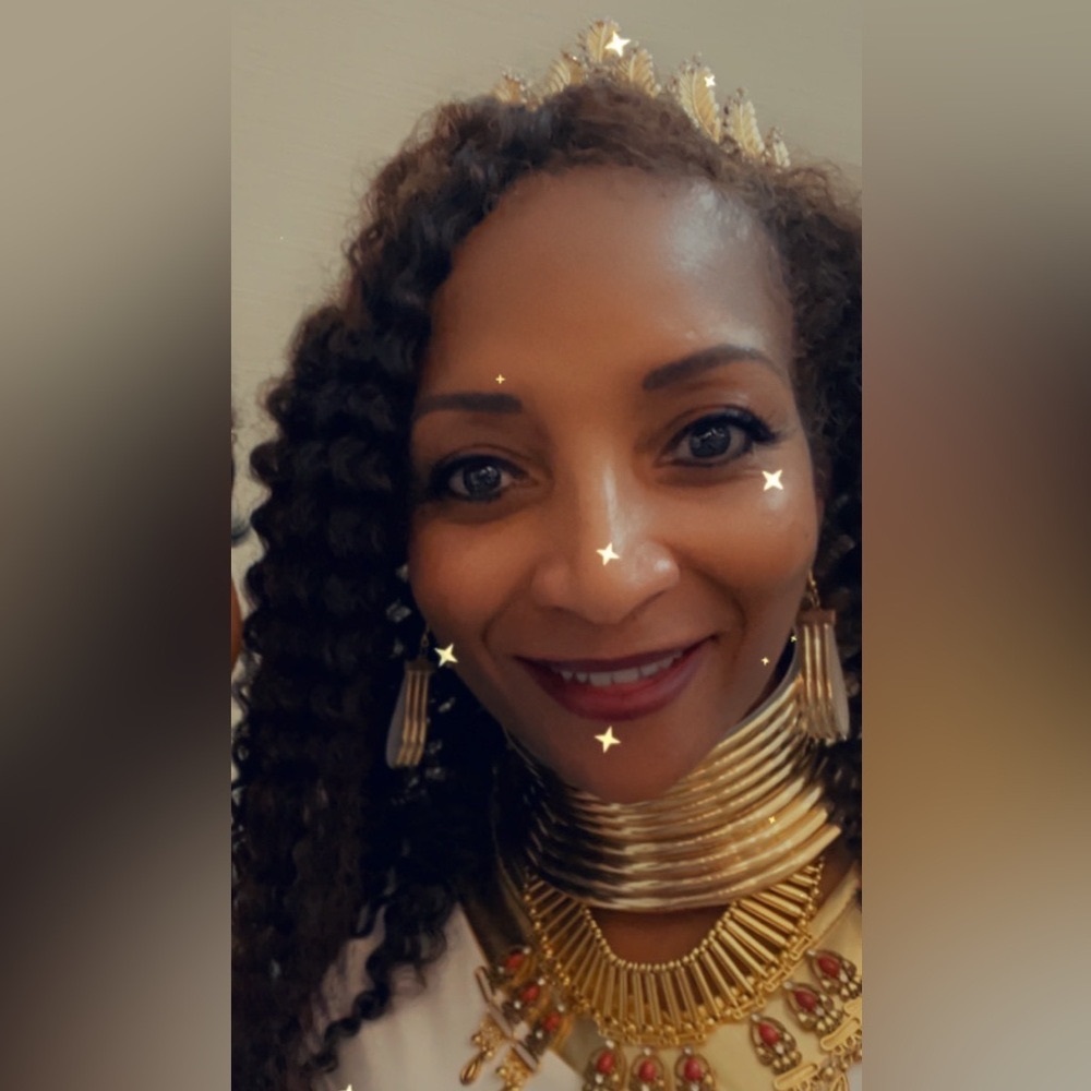 Meet your Posher, Alisa
I’m Live…Come on In